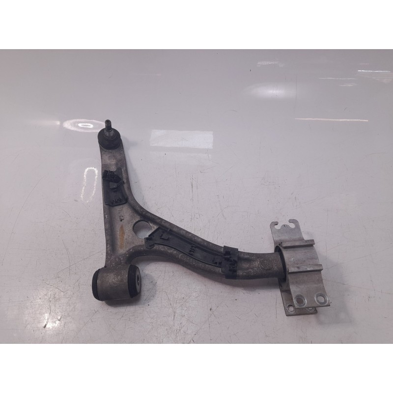 Recambio de brazo suspension delantero derecho para mercedes-benz clase b (w246) b 200 cdi be (246.201) referencia OEM IAM 24633