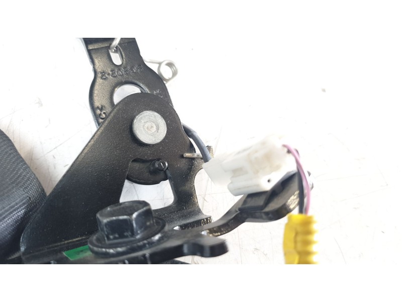 Recambio de enganche cinturon trasero derecho para kia niro referencia OEM IAM 898K0AT000CCV  