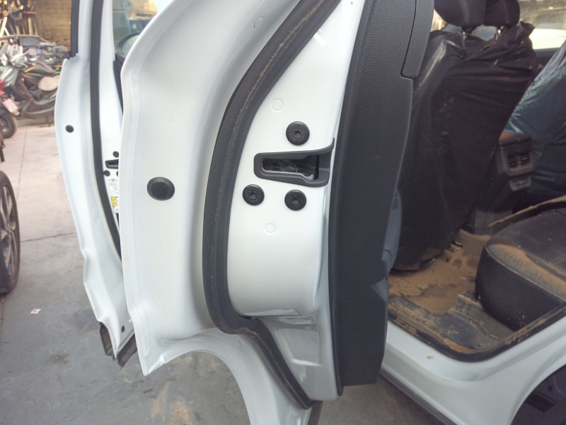 Recambio de cerradura puerta trasera izquierda para renault austral techno referencia OEM IAM   