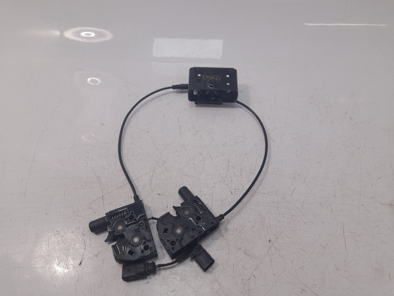 Recambio de cerradura capo para audi a1 (8x) ambition referencia OEM IAM 8X0823509C  