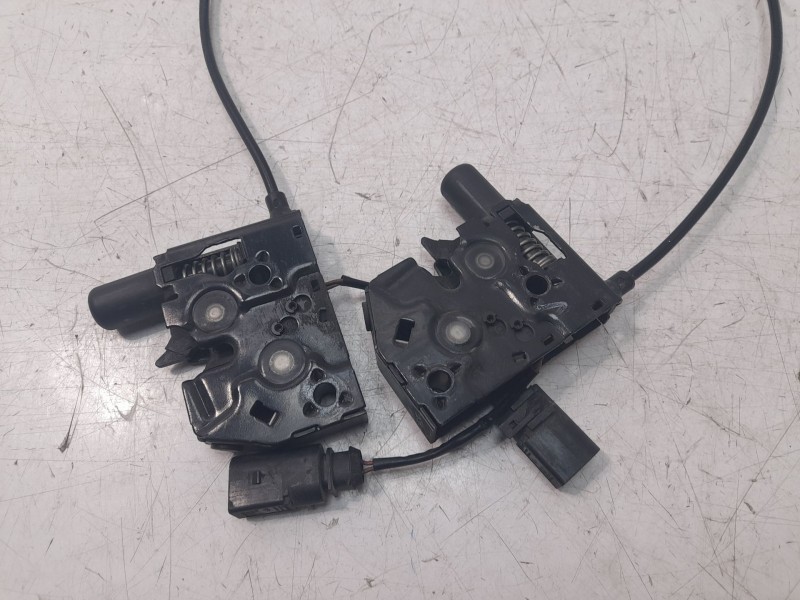 Recambio de cerradura capo para audi a1 (8x) ambition referencia OEM IAM 8X0823509C  