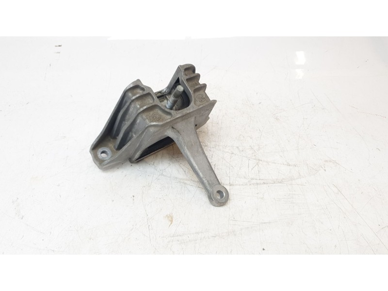 Recambio de soporte motor derecho para kia niro business referencia OEM IAM 21810G2000  