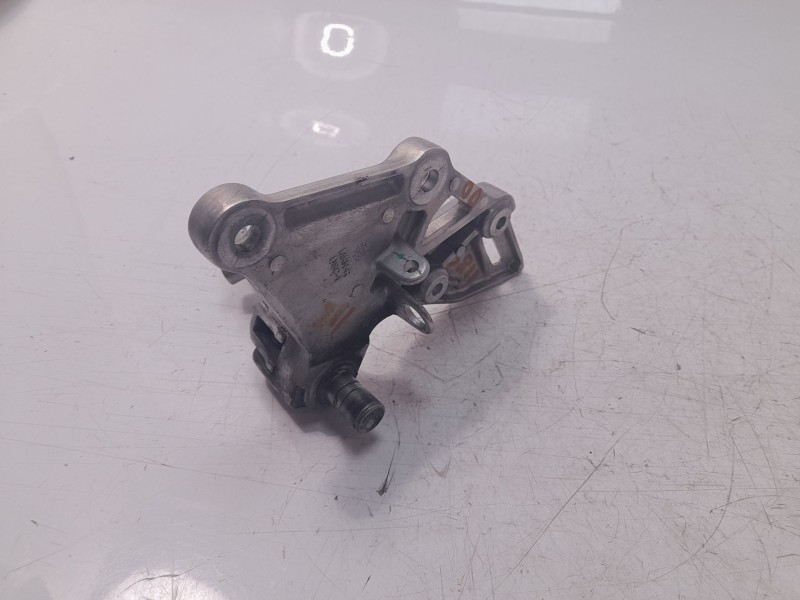 Recambio de estribera derecha para honda cb 650r referencia OEM IAM 50660MKND50  