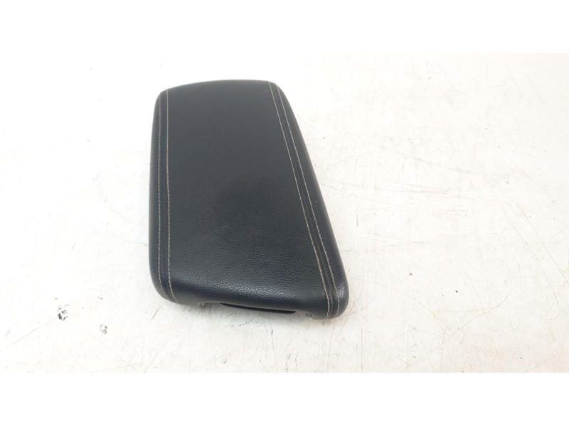 Recambio de apoyabrazos central para kia niro business referencia OEM IAM 84660G5000CN1  