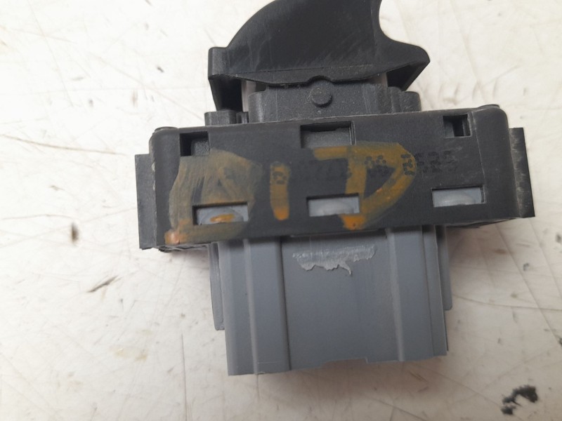 Recambio de mando elevalunas delantero derecho para peugeot rifter 1.5 bluehdi 100 referencia OEM IAM 98046307ZD  