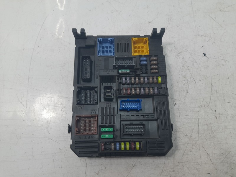 Recambio de caja reles / fusibles para citroën c3 feel pack referencia OEM IAM 9845141280  