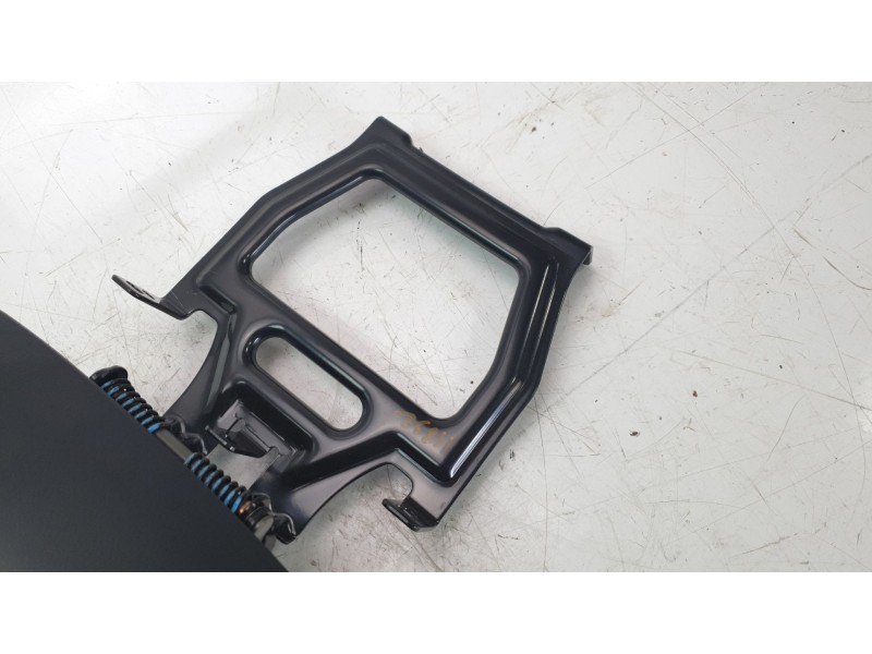 Recambio de apoyabrazos central para mazda cx-5 advantage 2wd referencia OEM IAM K1236445002  