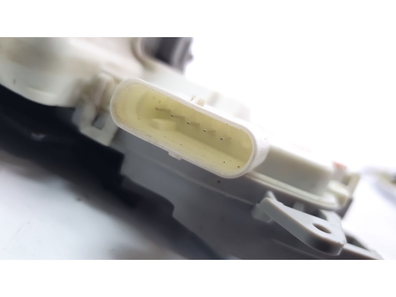 Recambio de cerradura puerta delantera derecha para audi q3 (8ug) base referencia OEM IAM 8J1837016E  DLF510037HQ