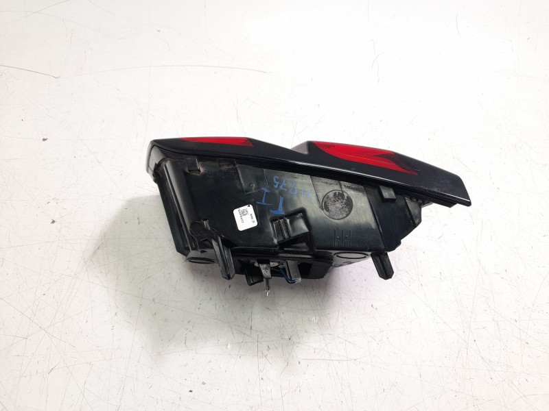 Recambio de piloto trasero izquierdo interior para peugeot 3008 allure pack referencia OEM IAM 9810477880  104LLM142 / P2000525