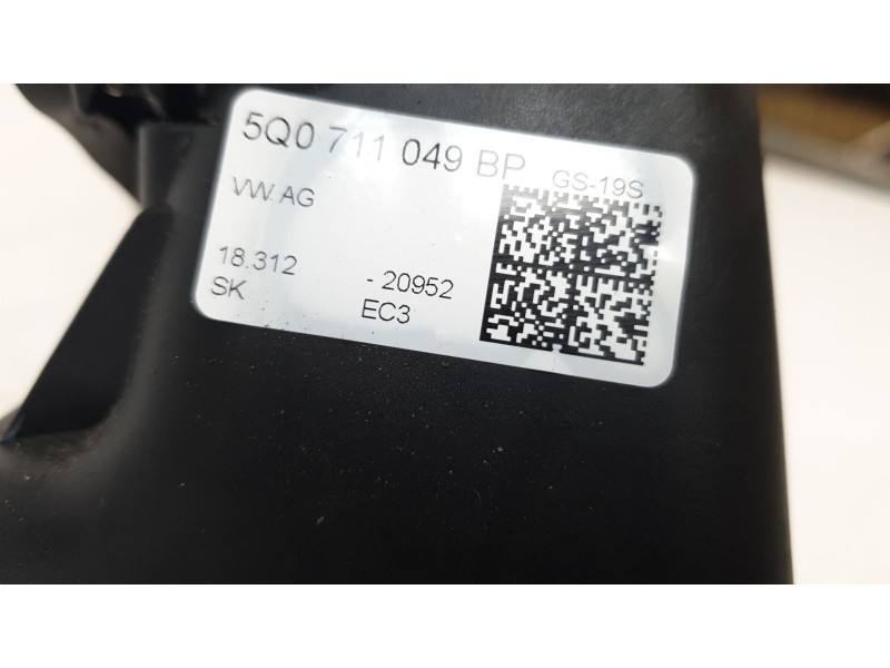 Recambio de palanca cambio para volkswagen t-roc advance style referencia OEM IAM 5Q0711049BP  