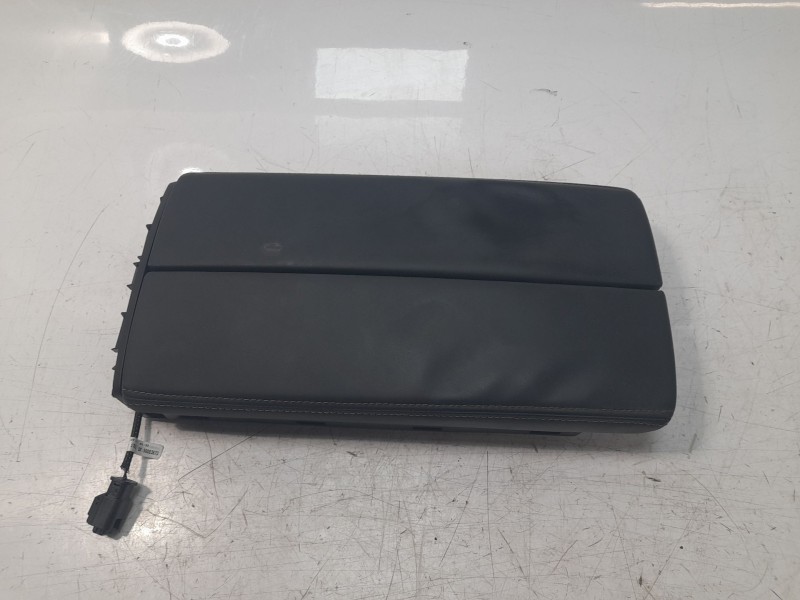 Recambio de apoyabrazos central para peugeot 3008 allure pack referencia OEM IAM 9810060277  