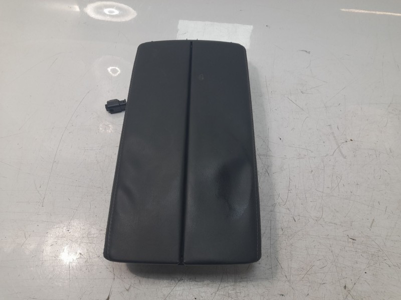 Recambio de apoyabrazos central para peugeot 3008 allure pack referencia OEM IAM 9810060277  