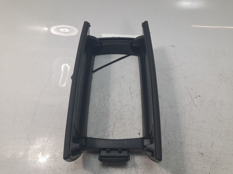 Recambio de apoyabrazos central para peugeot 3008 allure pack referencia OEM IAM 9810060277  