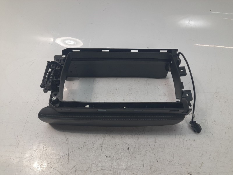 Recambio de apoyabrazos central para peugeot 3008 allure pack referencia OEM IAM 9810060277  