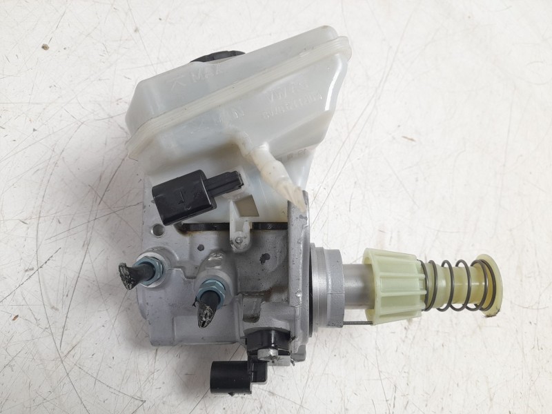 Recambio de bomba freno para audi a4 avant (8w5) básico referencia OEM IAM 8W0611021D  