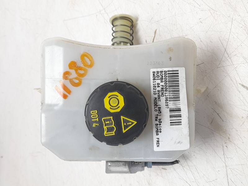 Recambio de bomba freno para audi a4 avant (8w5) básico referencia OEM IAM 8W0611021D  
