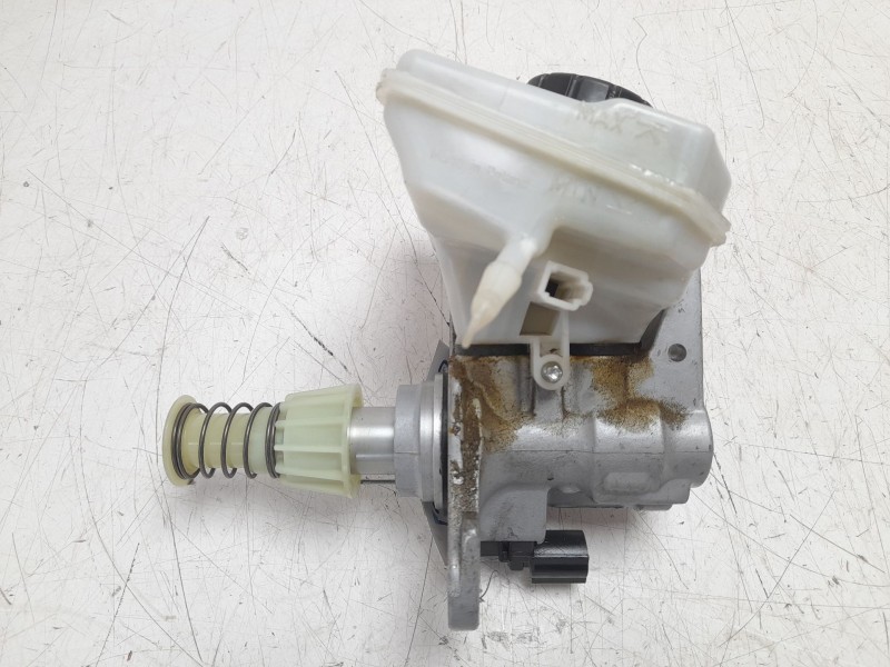 Recambio de bomba freno para audi a4 avant (8w5) básico referencia OEM IAM 8W0611021D  