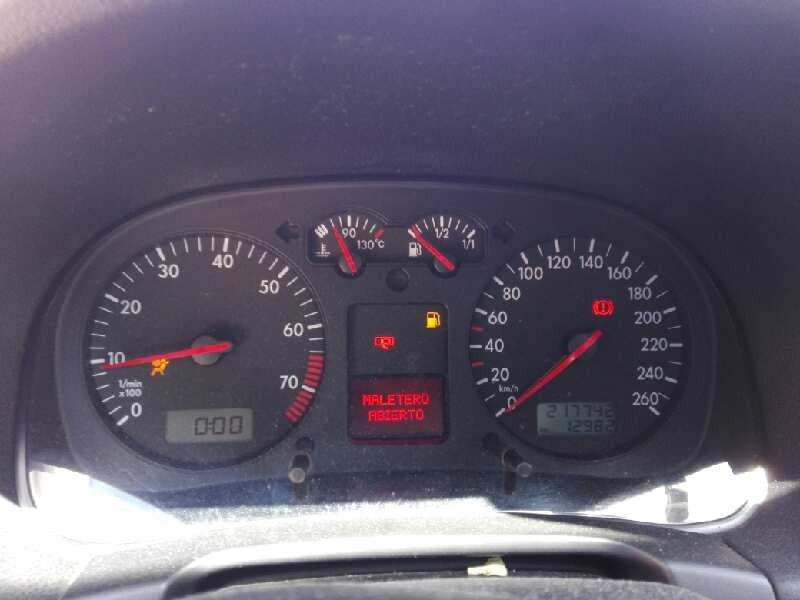 volkswagen golf iv berlina (1j1) del año 2001