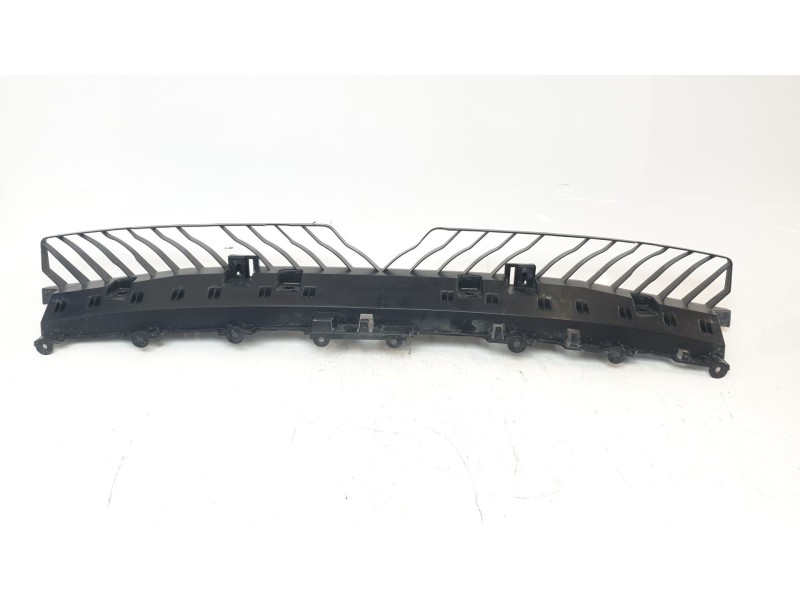 Recambio de molduras traseras para volkswagen t-roc advance style referencia OEM IAM 2GA807863A  