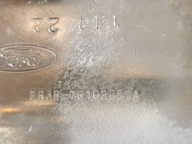 Recambio de travesaño inferior para ford mustang convertible gt referencia OEM IAM FR3B76102B57A  