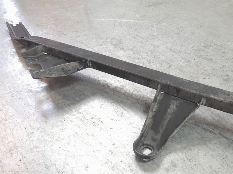 Recambio de travesaño inferior para ford mustang convertible gt referencia OEM IAM FR3B76102B56A  