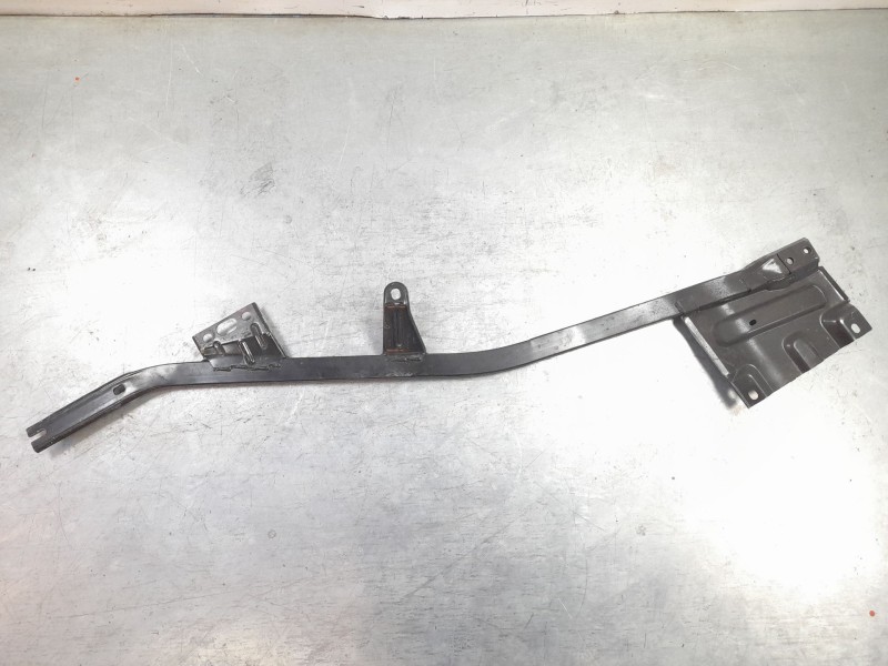 Recambio de travesaño inferior para ford mustang convertible gt referencia OEM IAM FR3B76102B56A  