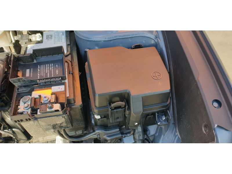 Recambio de caja reles / fusibles para hyundai tucson (nx) maxx silver 2wd referencia OEM IAM   