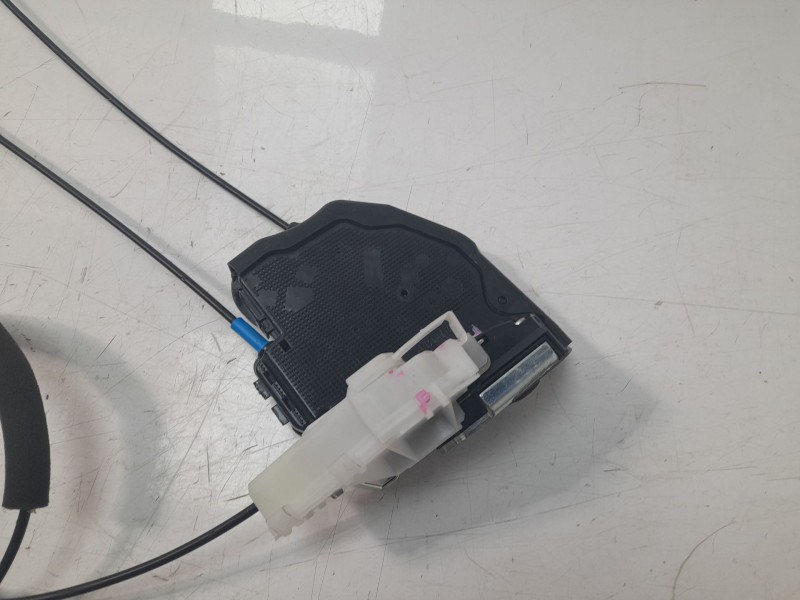 Recambio de cerradura puerta trasera izquierda para toyota c-hr hybrid active referencia OEM IAM 69060F4020  