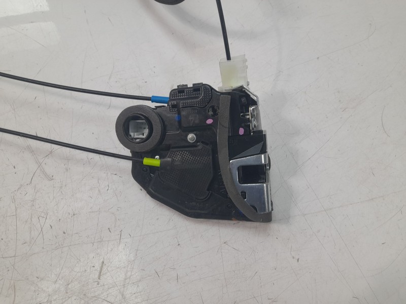 Recambio de cerradura puerta trasera izquierda para toyota c-hr hybrid active referencia OEM IAM 69060F4020  