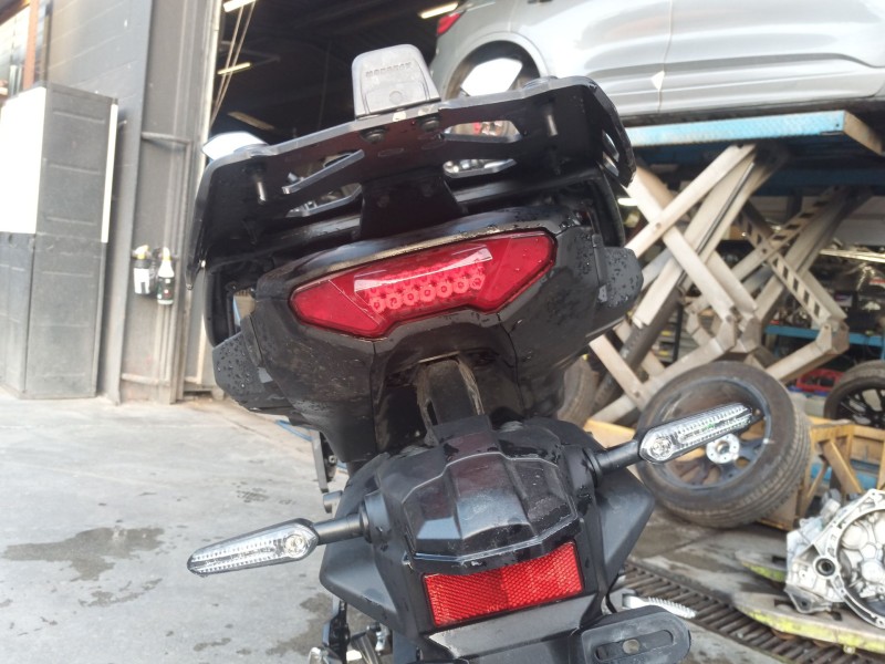Recambio de piloto trasero central para yamaha tracer tracer 9 (rn70) referencia OEM IAM   
