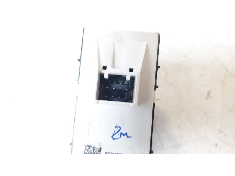 Recambio de mando elevalunas trasero izquierdo para hyundai tucson (nx) maxx silver 2wd referencia OEM IAM 93581AB0004X  