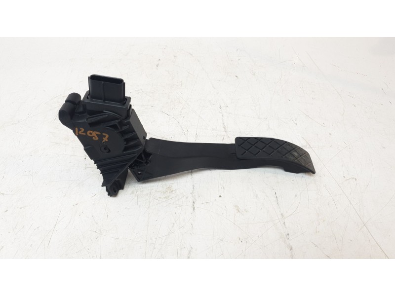 Recambio de potenciometro pedal para volkswagen t-roc advance style referencia OEM IAM 5Q1723503J  