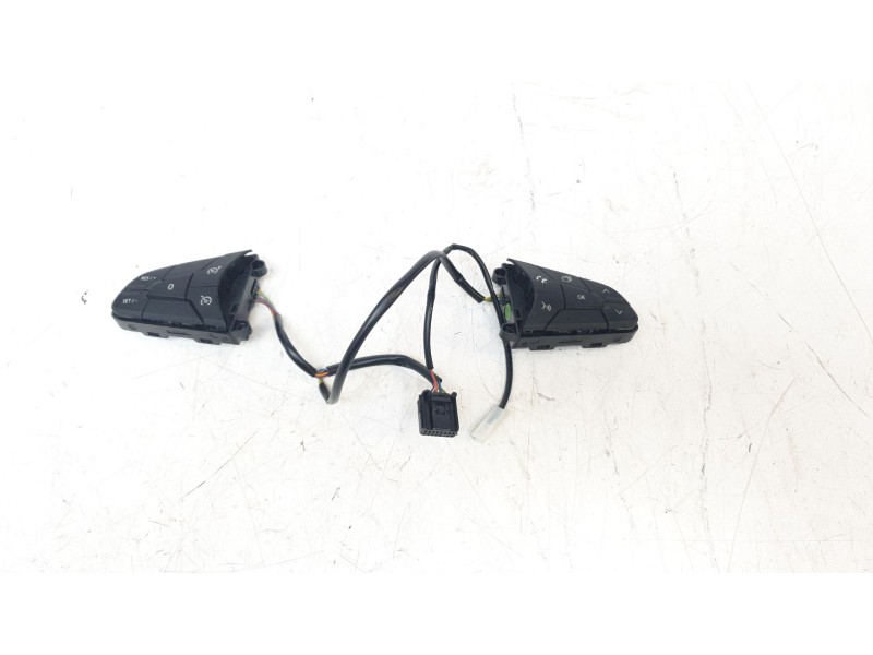 Recambio de mando volante para renault clio v business edition referencia OEM IAM 34268109C  