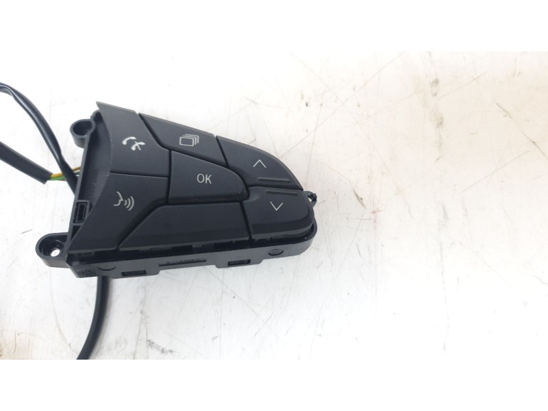 Recambio de mando volante para renault clio v business edition referencia OEM IAM 34268109C  