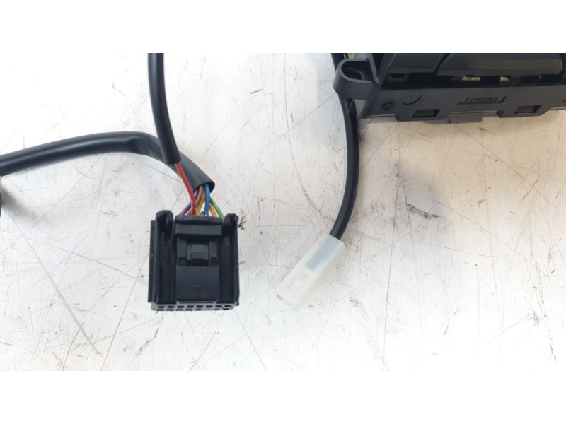 Recambio de mando volante para renault clio v business edition referencia OEM IAM 34268109C  