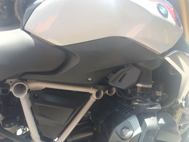 Recambio de moldura para bmw r 1250 r 1250 r (1r13) referencia OEM IAM   