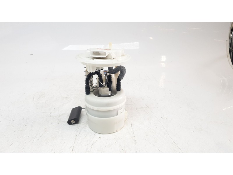 Recambio de bomba combustible para renault clio v business edition referencia OEM IAM 172021210R  