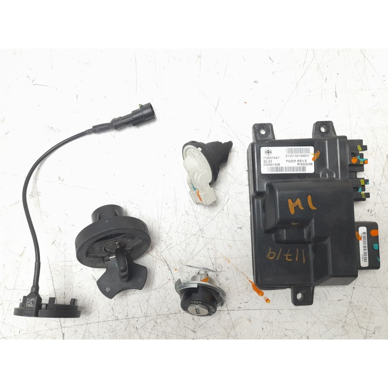 Recambio de conmutador de arranque para piaggio (vespa) piaggio medley 125 medley 125ie iget referencia OEM IAM 1B004018 CM30130