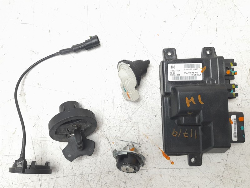 Recambio de conmutador de arranque para piaggio (vespa) piaggio medley 125 medley 125ie iget referencia OEM IAM 1B004018 CM30130