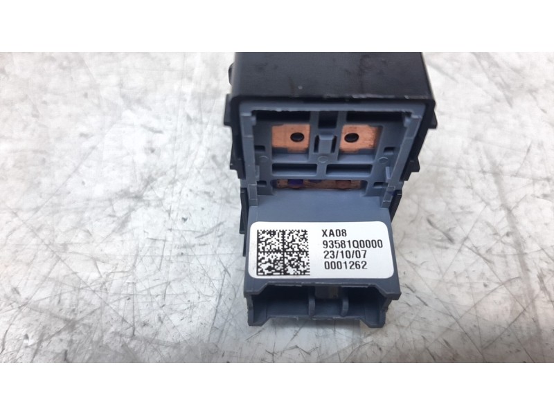 Recambio de mando elevalunas delantero derecho para hyundai i20 (bc3) klass referencia OEM IAM 93581Q0000  