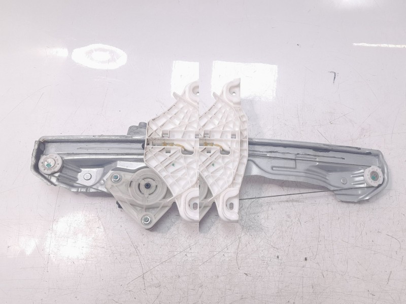 Recambio de elevalunas trasero derecho para hyundai kona pure referencia OEM IAM 83402J9000  