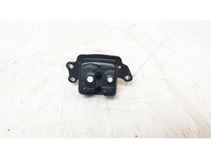 Recambio de cerradura maletero / porton para lexus ux (za10) 250h referencia OEM IAM 6935076040  