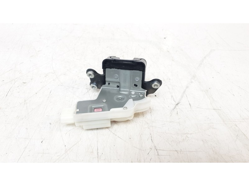 Recambio de cerradura maletero / porton para lexus ux (za10) 250h referencia OEM IAM 6935076040  