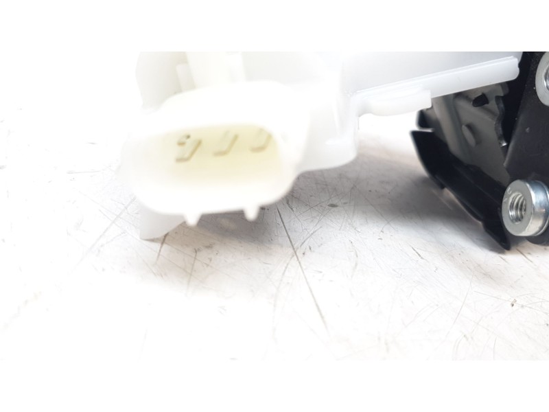 Recambio de cerradura maletero / porton para lexus ux (za10) 250h referencia OEM IAM 6935076040  