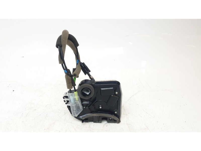 Recambio de cerradura puerta trasera derecha para lexus ux (za10) 250h referencia OEM IAM 6905076020  