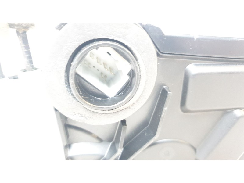 Recambio de cerradura puerta trasera derecha para lexus ux (za10) 250h referencia OEM IAM 6905076020  