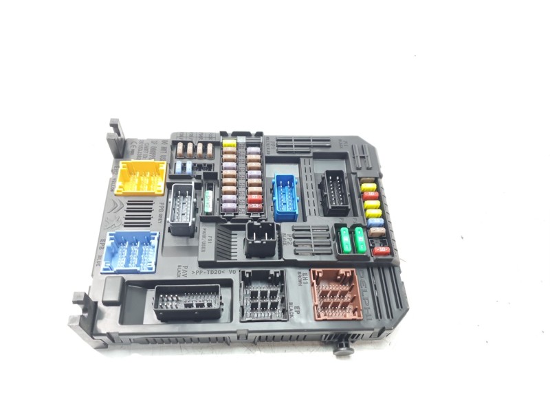Recambio de caja reles / fusibles para citroën c4 cactus origins referencia OEM IAM 9830790580  