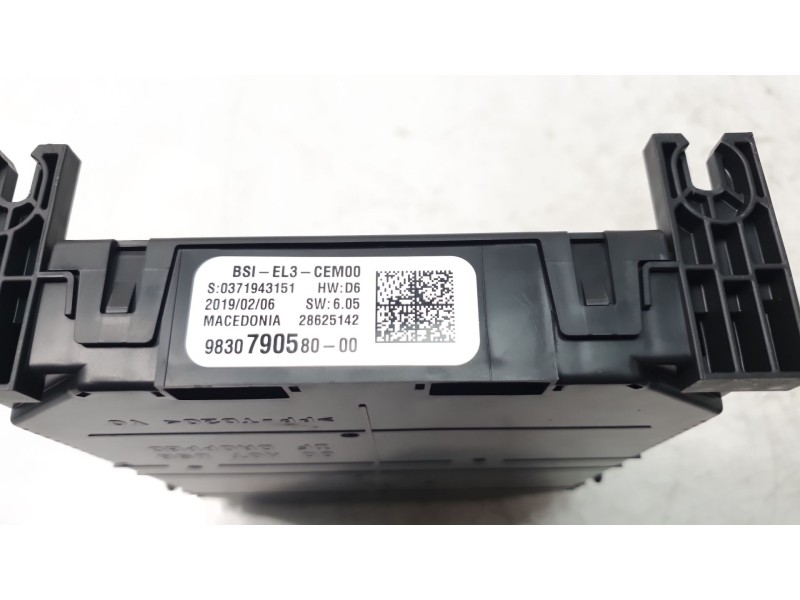 Recambio de caja reles / fusibles para citroën c4 cactus origins referencia OEM IAM 9830790580  