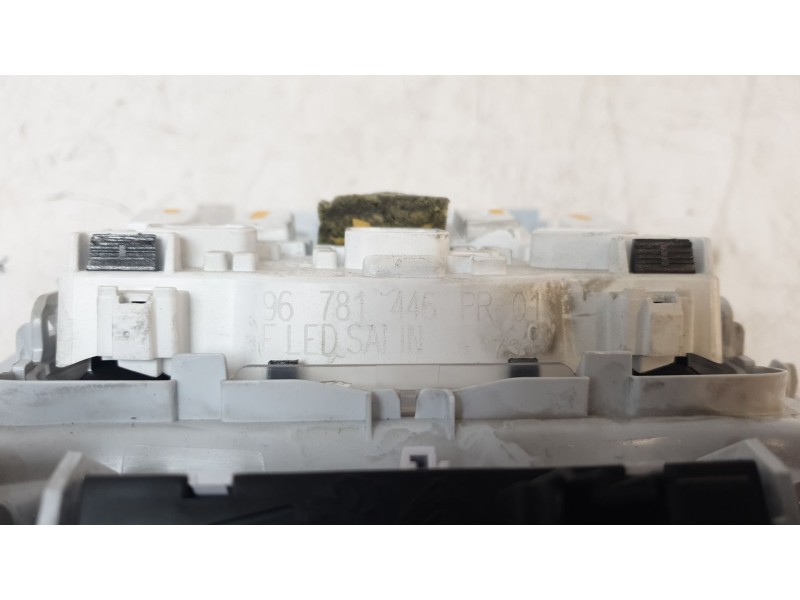 Recambio de luz interior para peugeot 3008 allure pack referencia OEM IAM 96781446  
