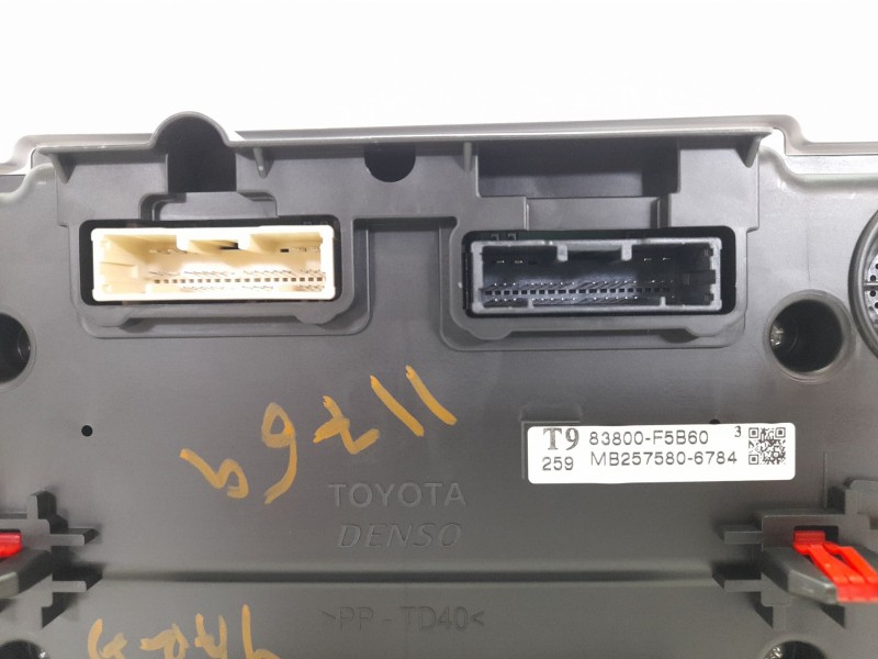 Recambio de cuadro instrumentos para toyota yaris cross hybrid fwd style referencia OEM IAM   